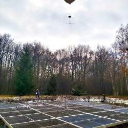 Ballon météo captif volant au-dessus de l’émetteur BRAMS